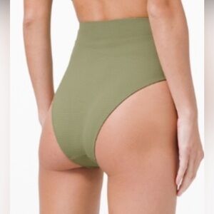 Lululemon Honeycomb High Waisted swim bottoms reversible Size: 6